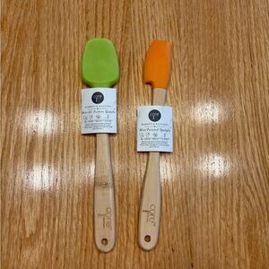 Set of two mini spatulas lightly used